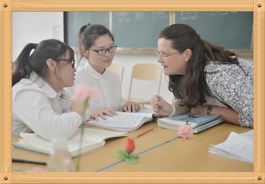 中德养老护理专业学生外教课堂授课.jpg
