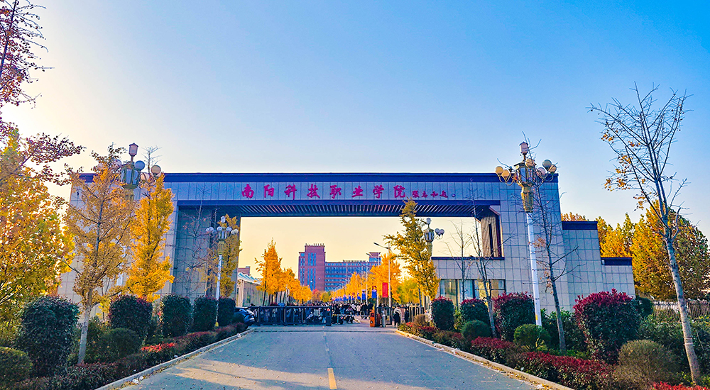 东门.jpg
